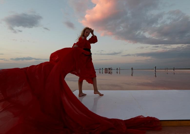 A model presents a creation during a fashion show at the Crimean Fashion Week on the bed of a drained area of the Sasyk-Sivash lake near the settlement of Pryberezhne (Pribrezhnoye), Crimea. REUTERS/Alexey Pavlishak  